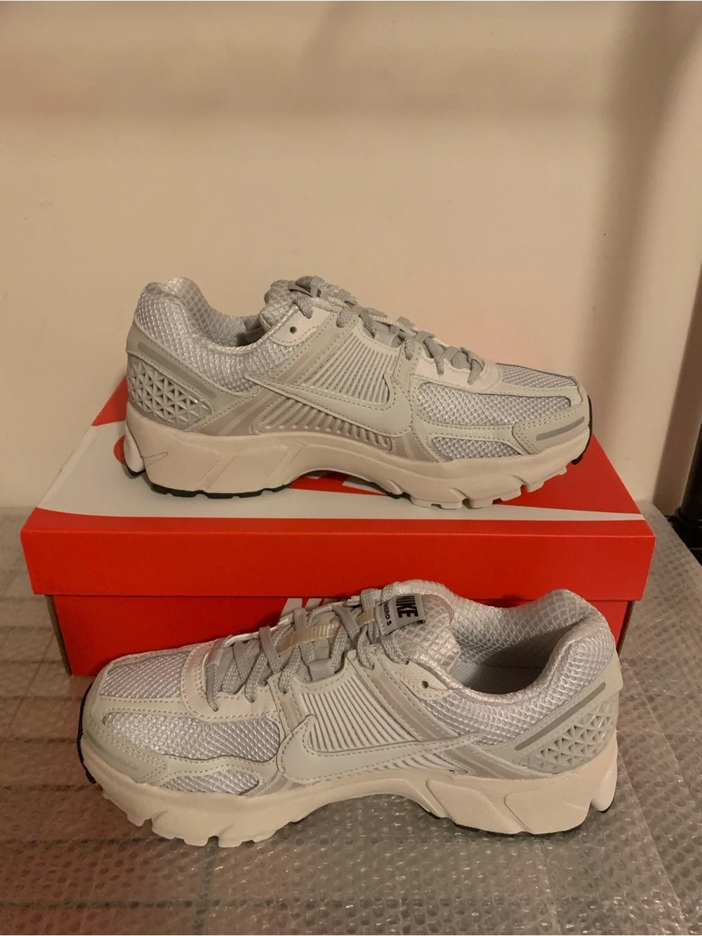 Nike Women's Air Zoom Vomero 5 White Vast Grey FQ7079-100 - Women’s Size 8